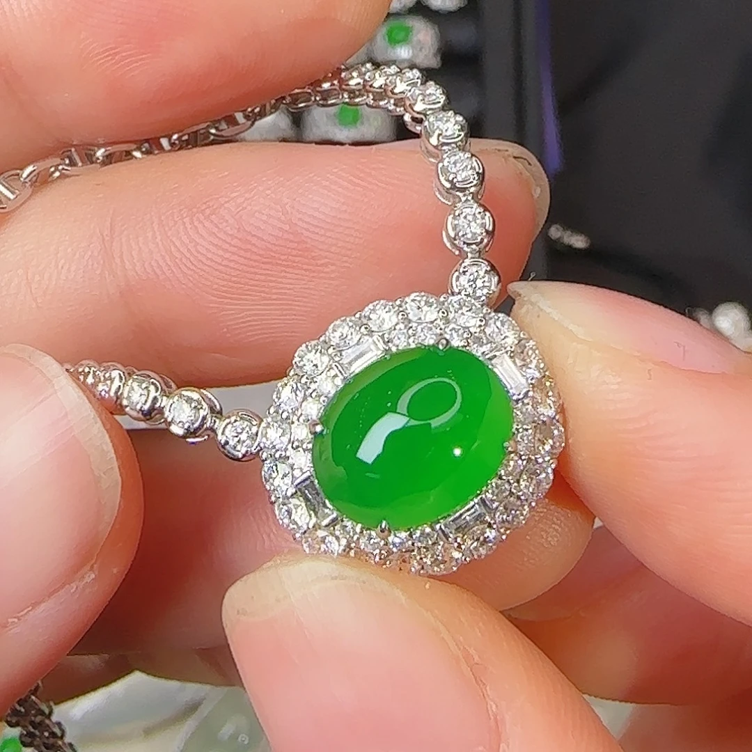 翡翠18K金镶嵌颈饰高冰正阳绿蛋面套链