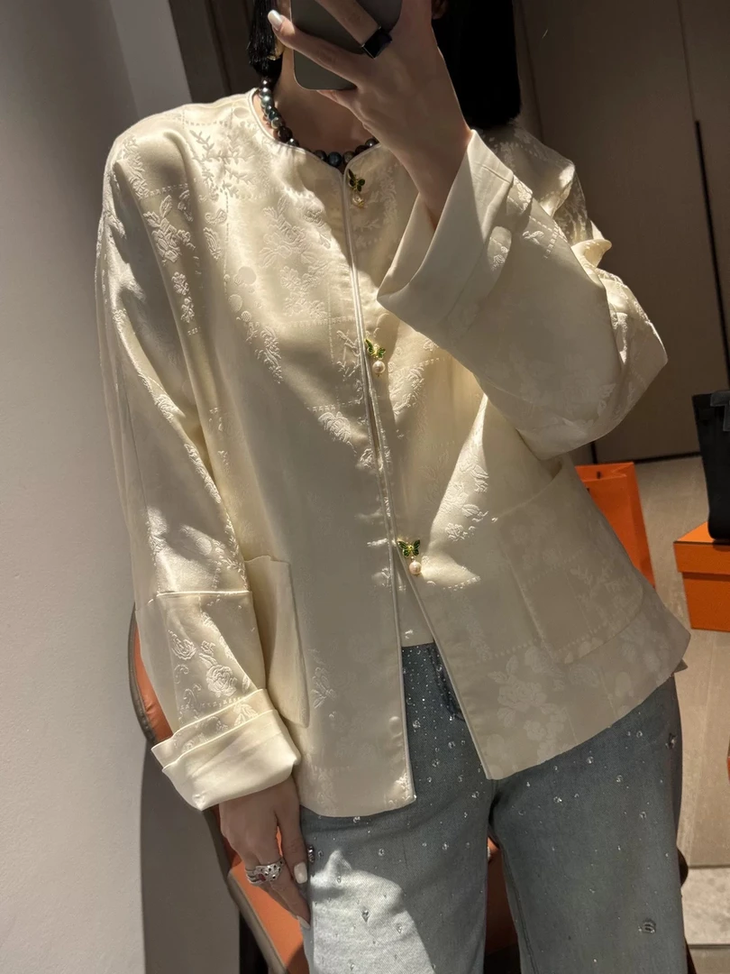 蝴蝶扣字设计师款冠乐皱外套薄款上新