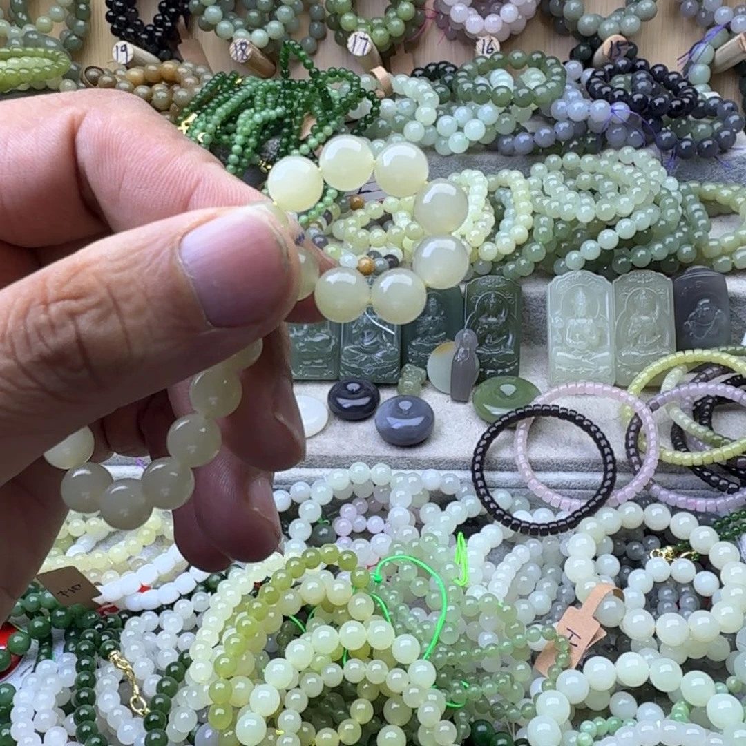 且***语和田玉未镶嵌手链