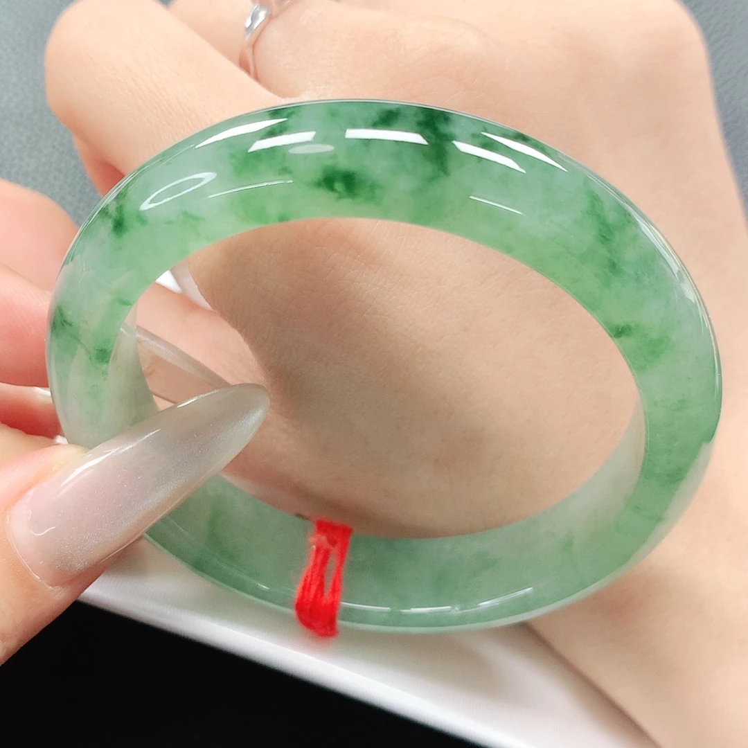 翡翠手镯未镶嵌56圈