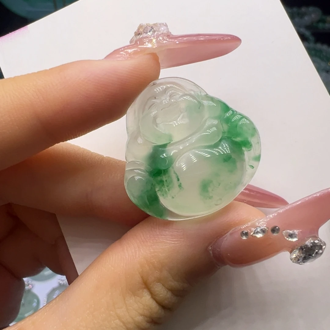 颈饰未镶嵌石英质玉（非洲翠）