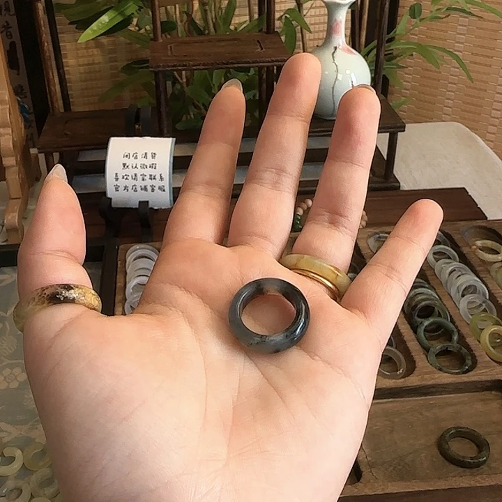 蛇纹石玉颈饰合金诈****掂