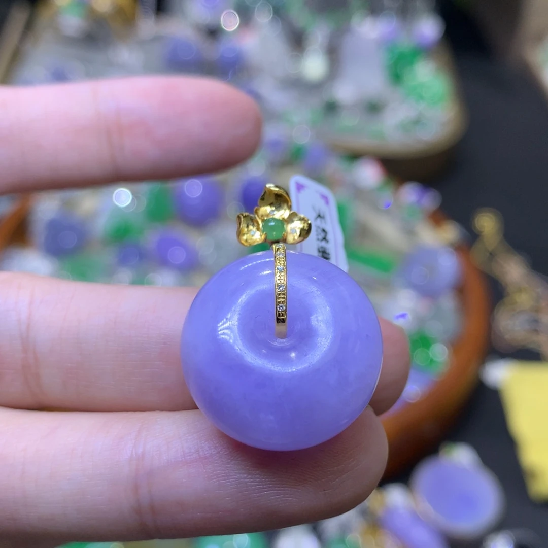 颈饰18K金镶嵌翡翠