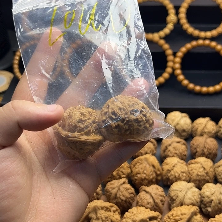 猴头核桃吊坠L**O13453356