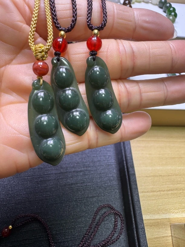 和田玉未镶嵌新疆碧玉福豆 多样性发一