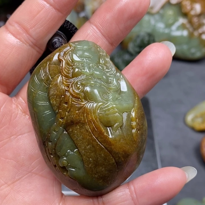 和田玉未镶嵌把件