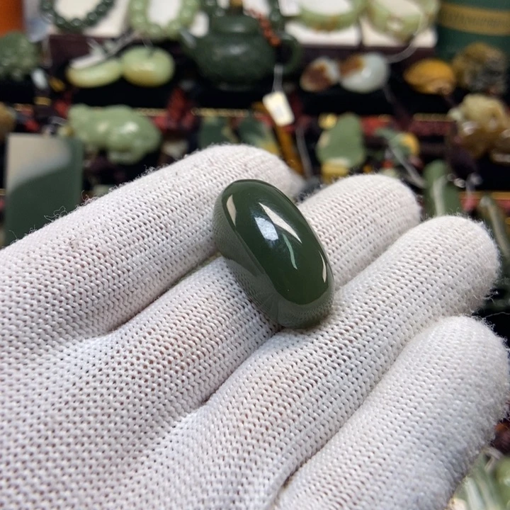 未镶嵌岫岩老玉（透闪石质玉）把件细*