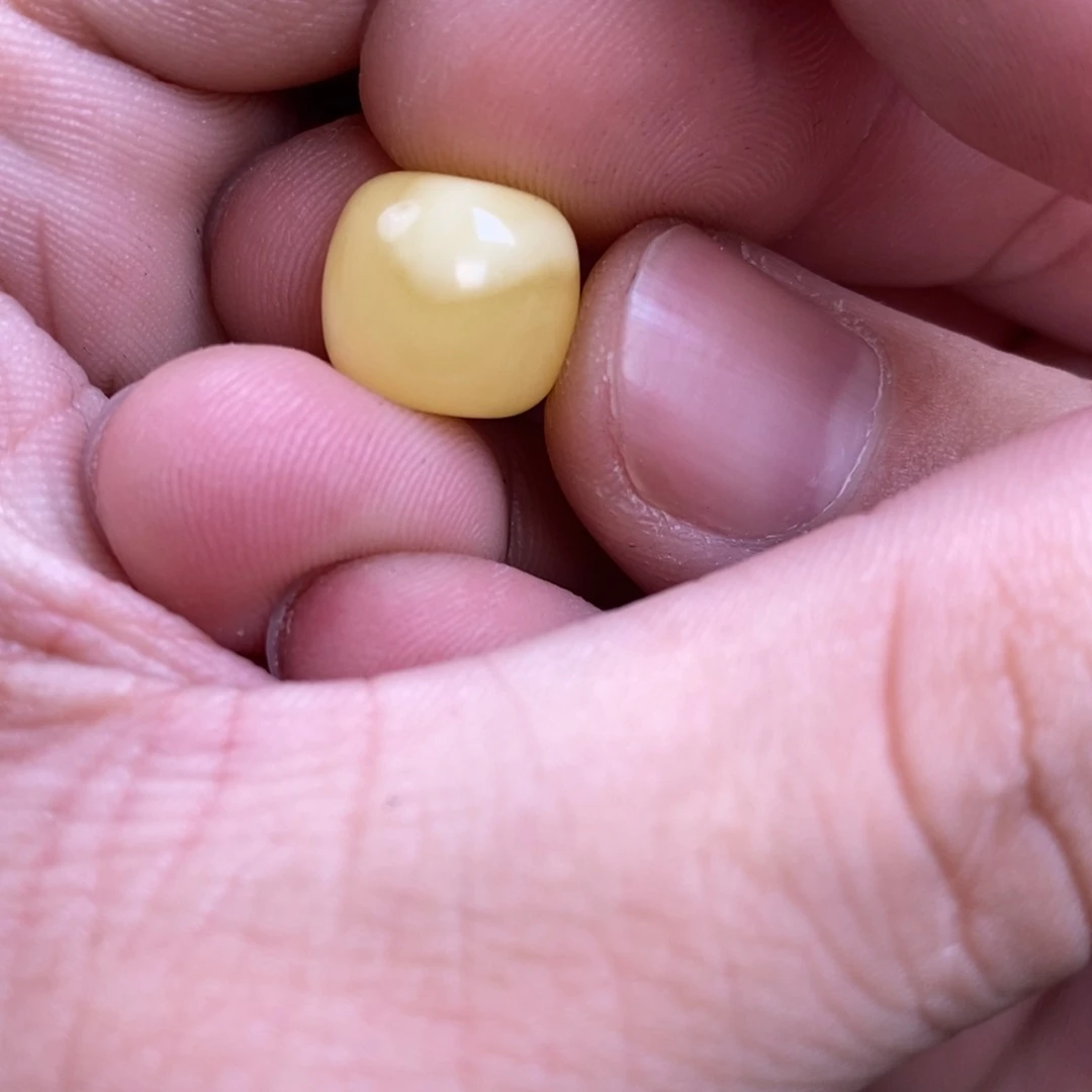 蜜蜡裸石未镶嵌南*格