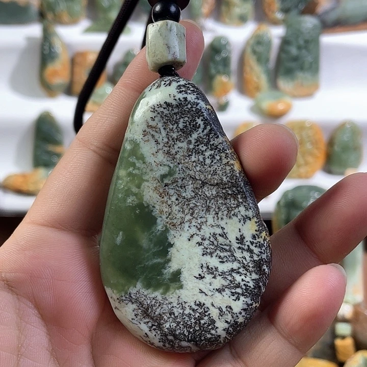 岫岩河磨玉(透闪石质玉)未镶嵌颈饰