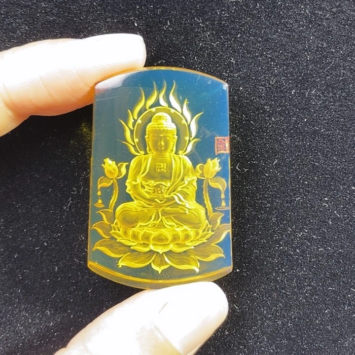 琥珀颈饰未镶嵌蓝珀大日如来阴雕