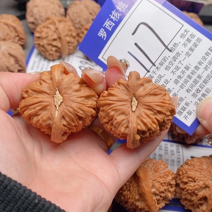 把件桃核40白狮子117