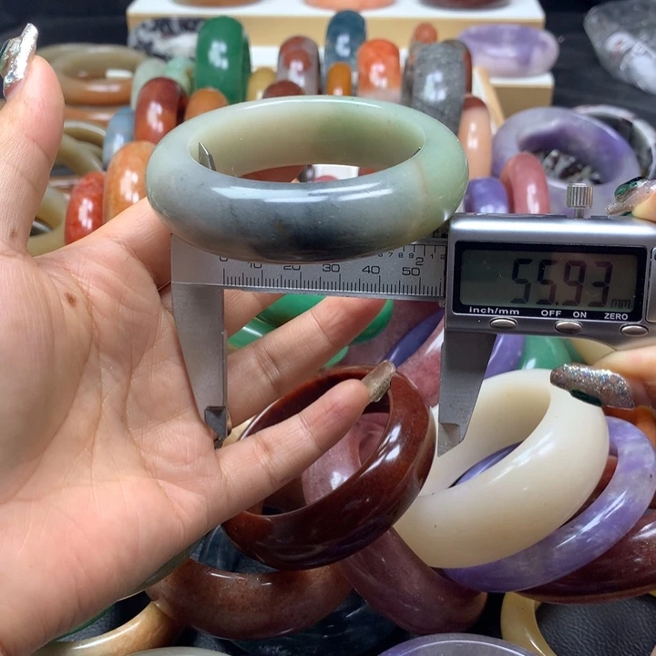 未镶嵌手镯石英质玉