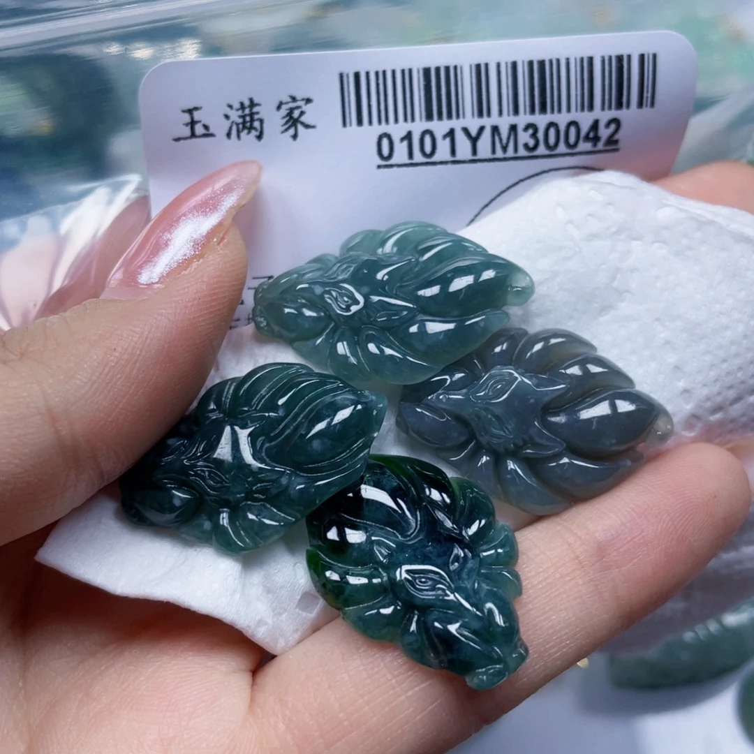 翡翠未镶嵌吊坠(赠链)