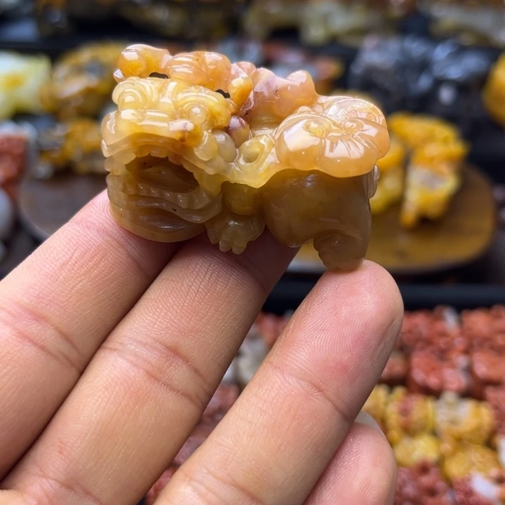 石英质玉（黄龙玉）未镶嵌颈饰