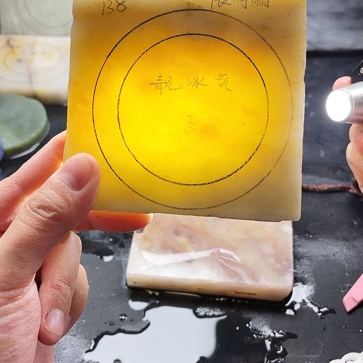 石英质玉未镶嵌手镯定制