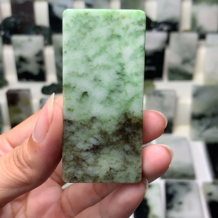 独山玉未镶嵌颈饰