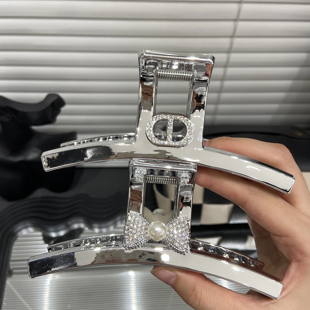 E4425 清冷感13cm大号仿金属抓夹2025新款后脑勺鲨鱼夹气质发抓女