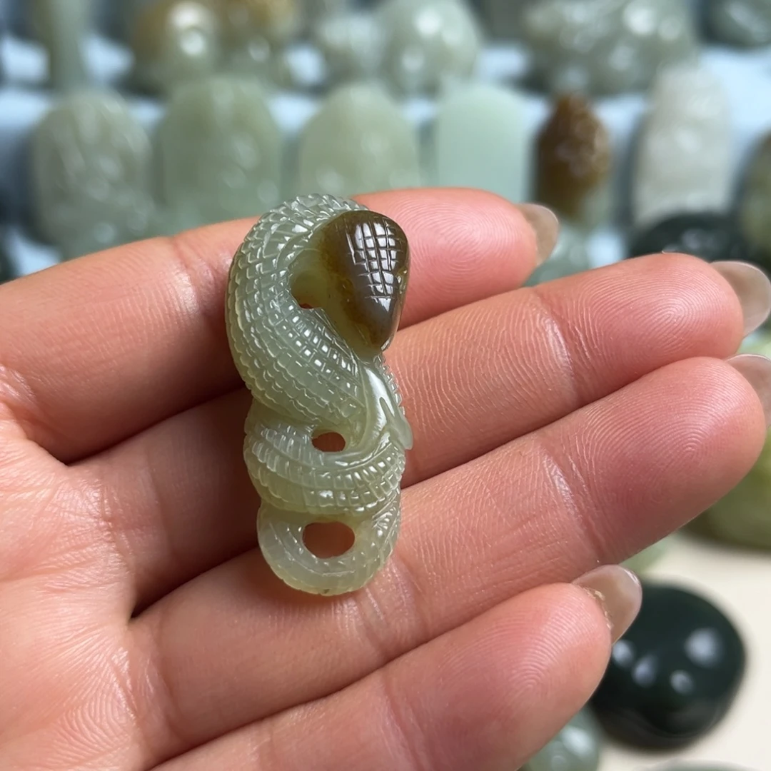 一***行和田玉未镶嵌挂件