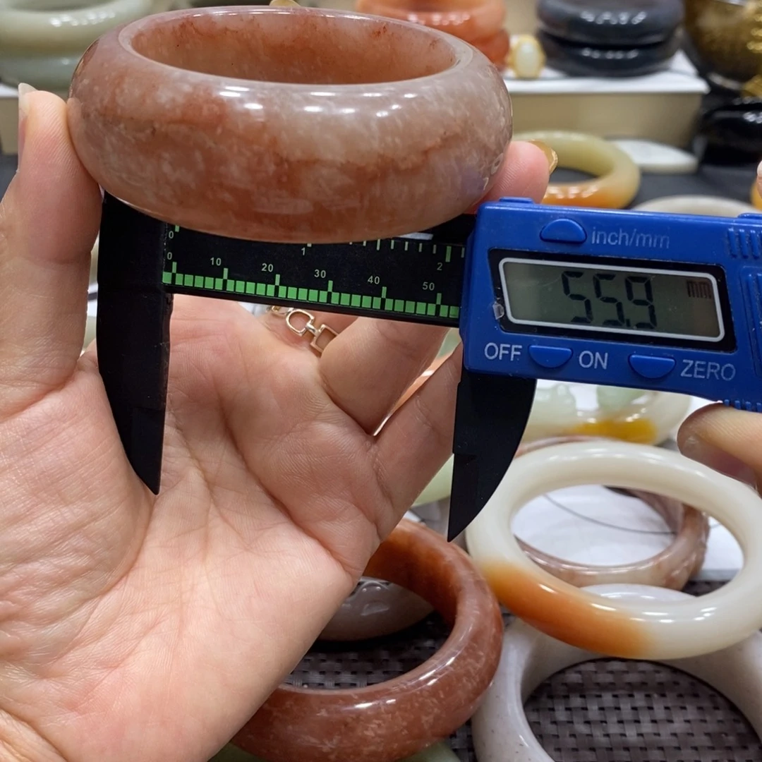 未镶嵌手镯石英岩玉