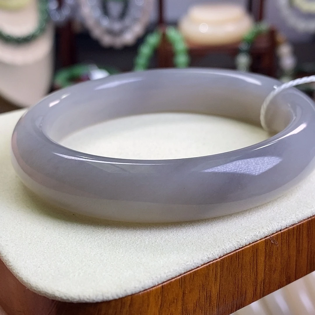 和田玉清货精品高冰烟紫渐变正圈手镯58.8未镶嵌