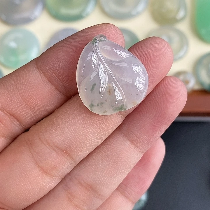 翡翠未镶嵌颈饰飘花胖叶