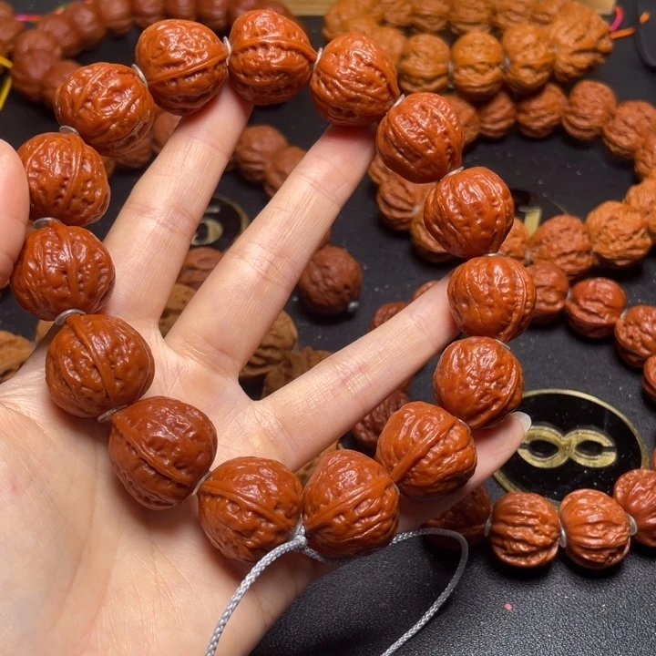 白***云把件文玩核桃粗筋光头红皮