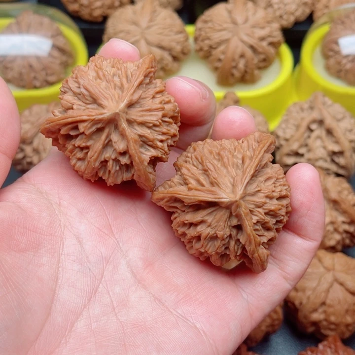 吊坠文玩核桃蟠龙纹狮子头三棱44×43×43