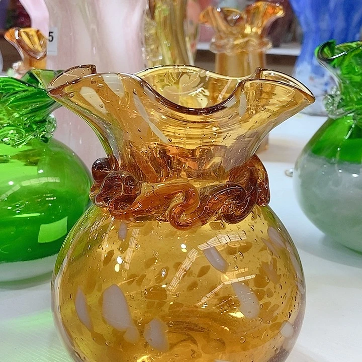 琉璃花瓶高度19厘米左右直径9厘米