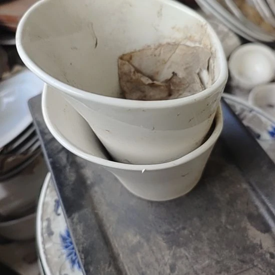 瓷发两个斜口碗，国营四厂库存