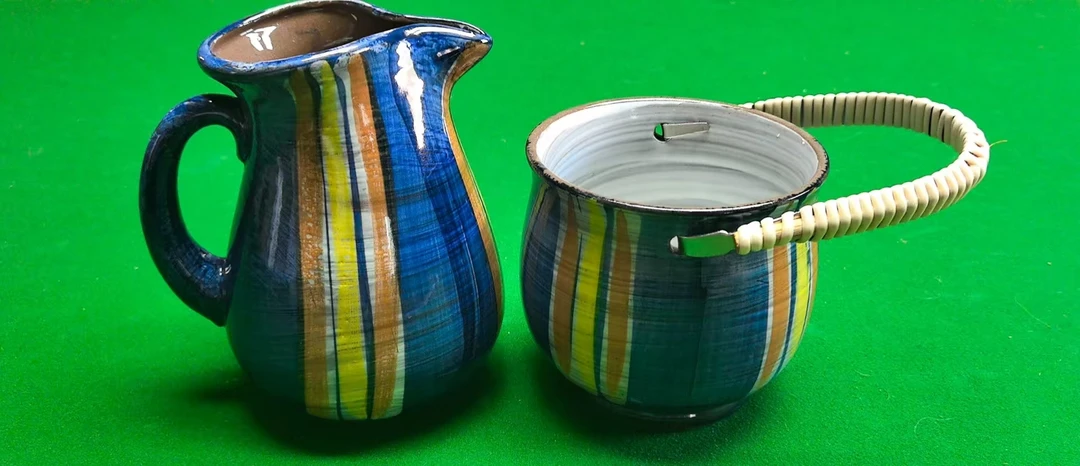 彩色蓝黄条纹陶瓷罐一组