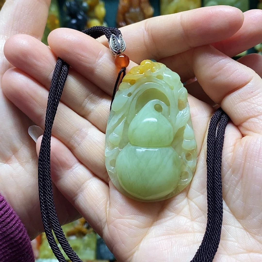 岫玉未镶嵌吊坠(赠链)