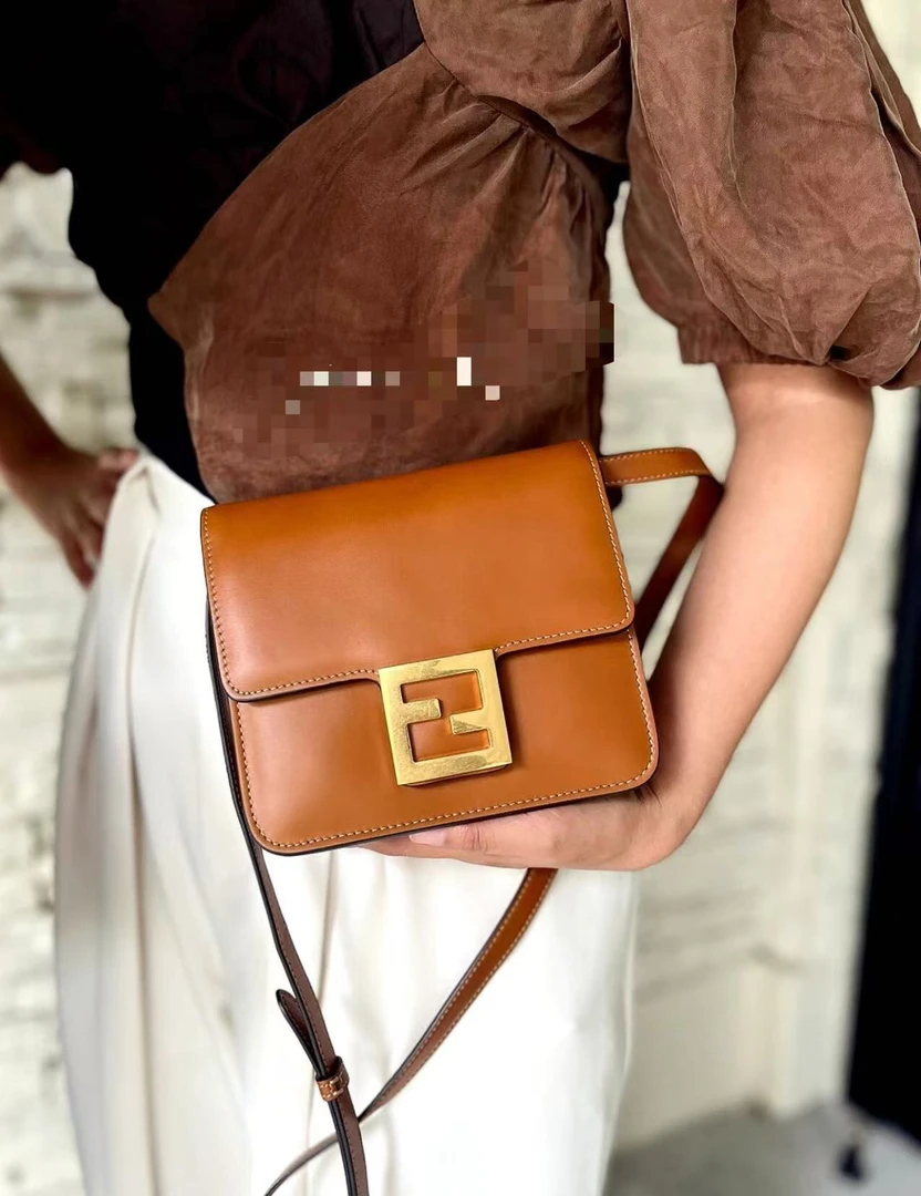 99新 FENDI/芬迪 Fend豆腐焦糖色斜挎包/公价无/甄选