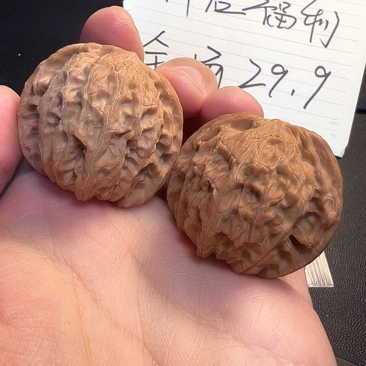 文玩核桃把件磨盘狮子头核桃