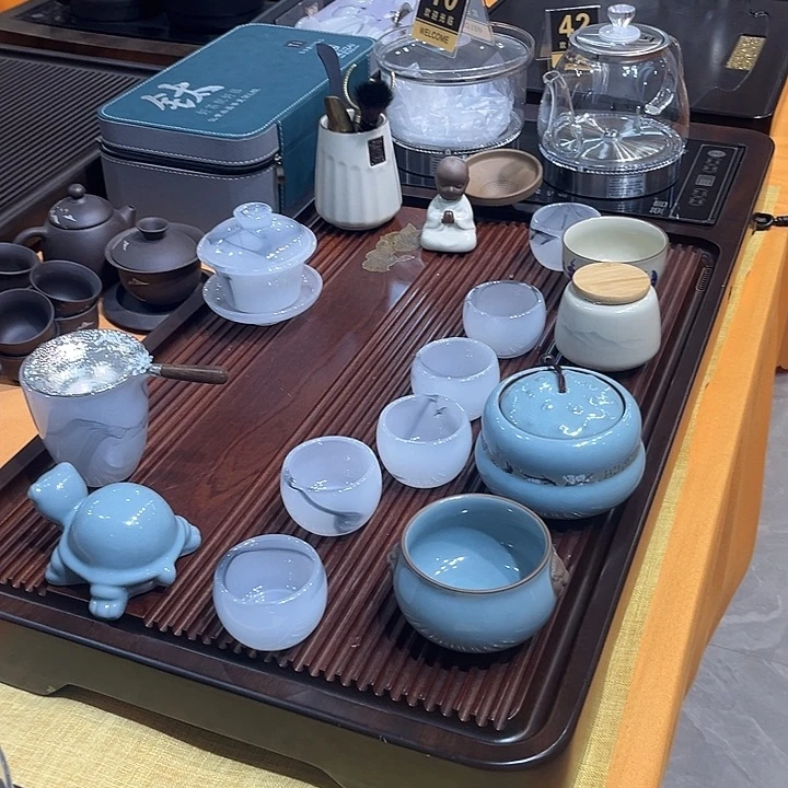 茶盘的形状有着类似大灯形状