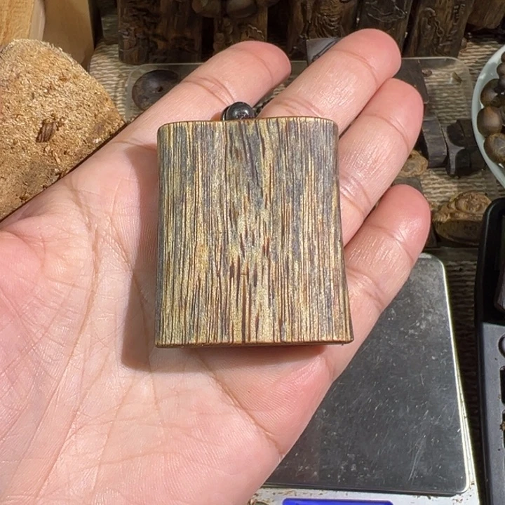 天***勤吊坠沉香红棋楠沉香吊坠12.7克