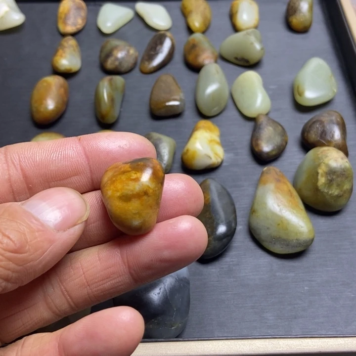 勇***哥和田玉（糖玉）未镶嵌珠宝奇石