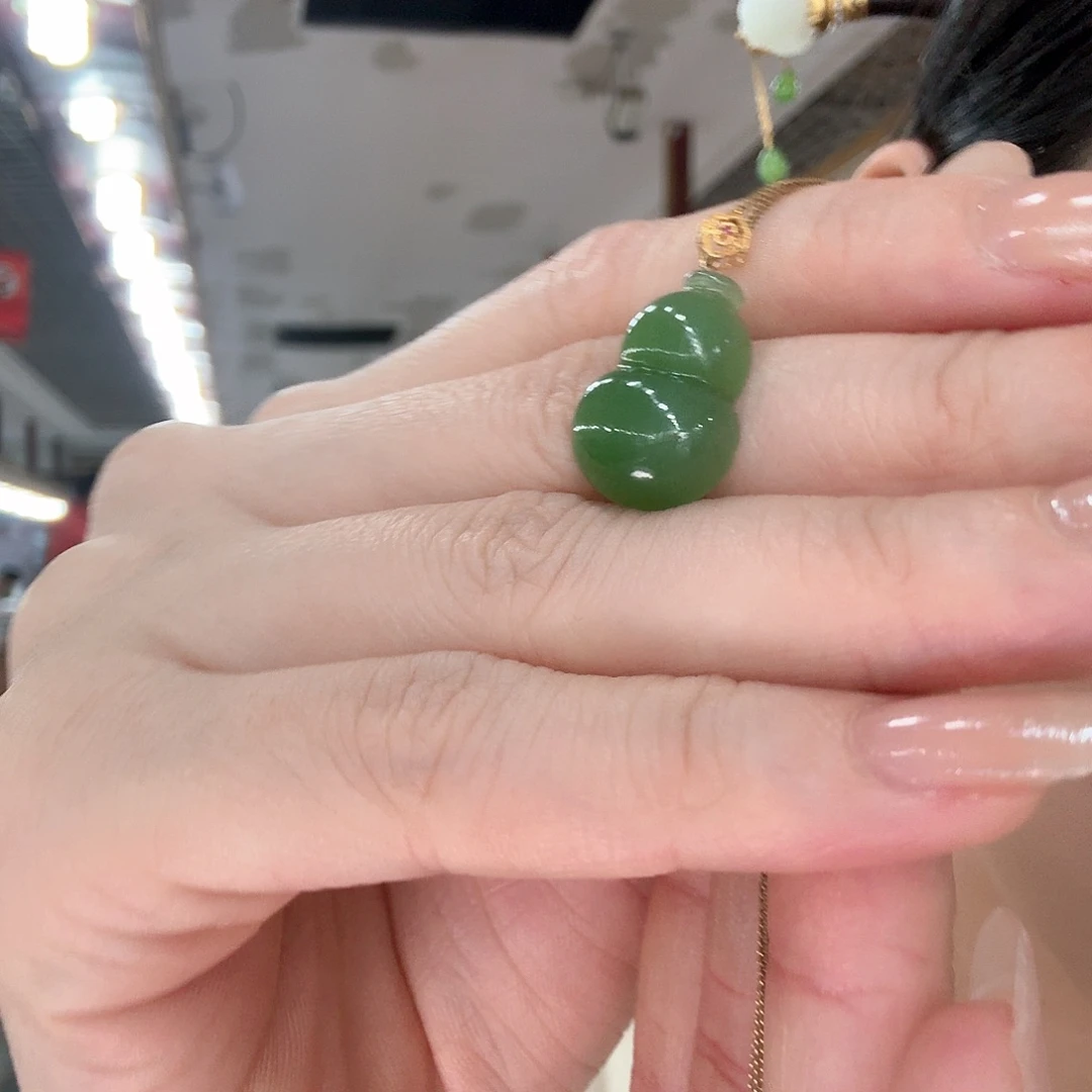 和田玉吊坠(不含链)18K金镶嵌