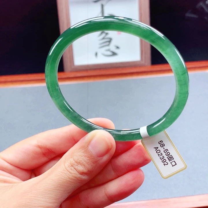 未镶嵌手镯翡翠圆镯