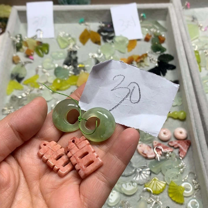 蛇纹石玉耳钉足银镀金镶嵌辞**尔