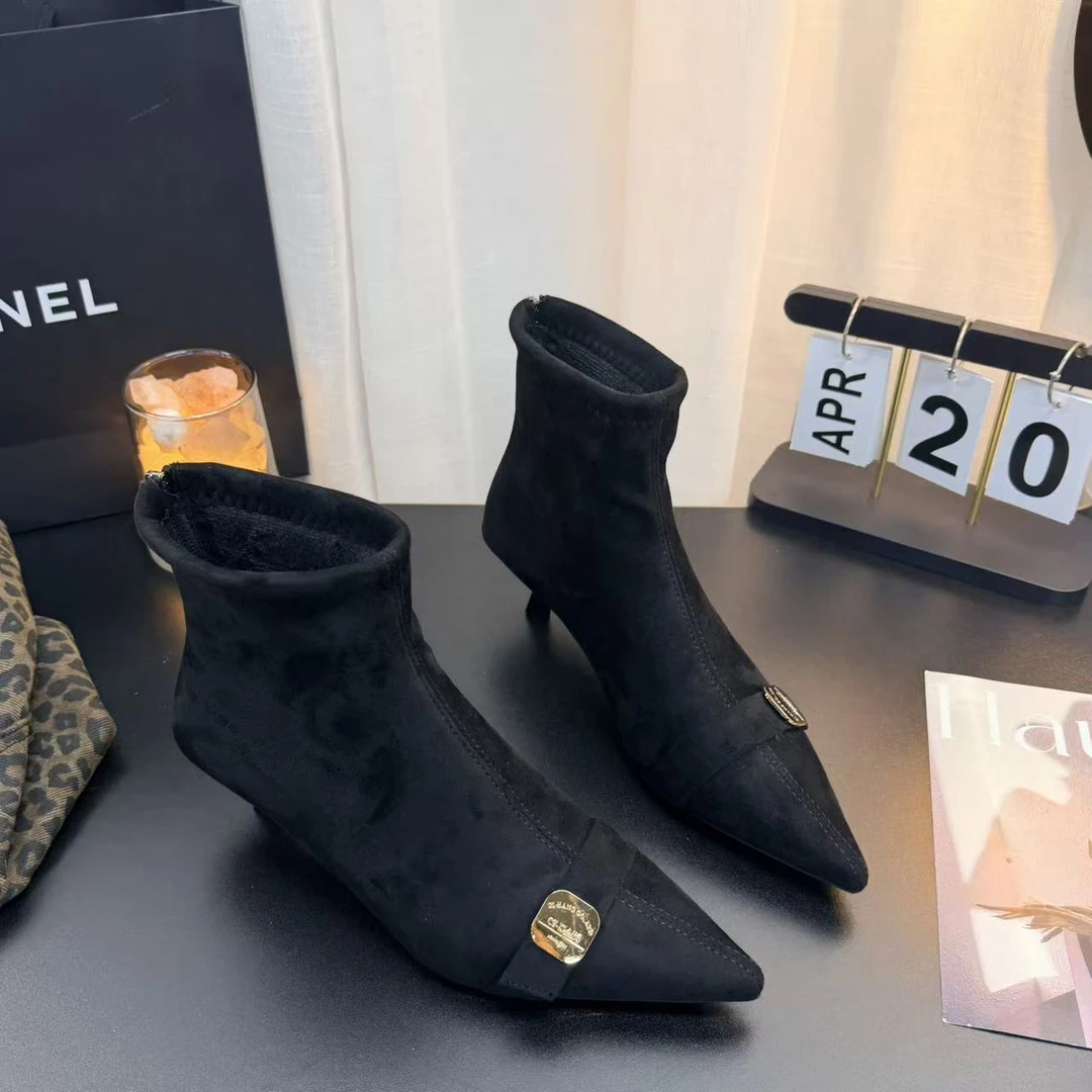 001-200冬季新款女靴1.0