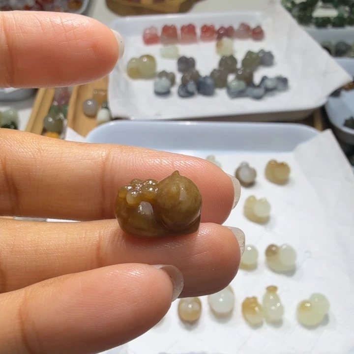 小***伊和田玉未镶嵌珠宝半成品
