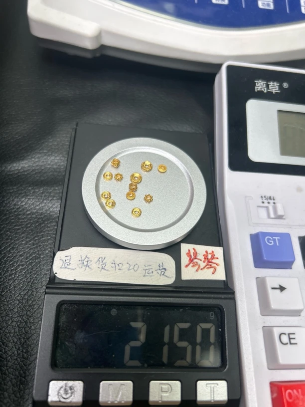 足金999黄金配谁