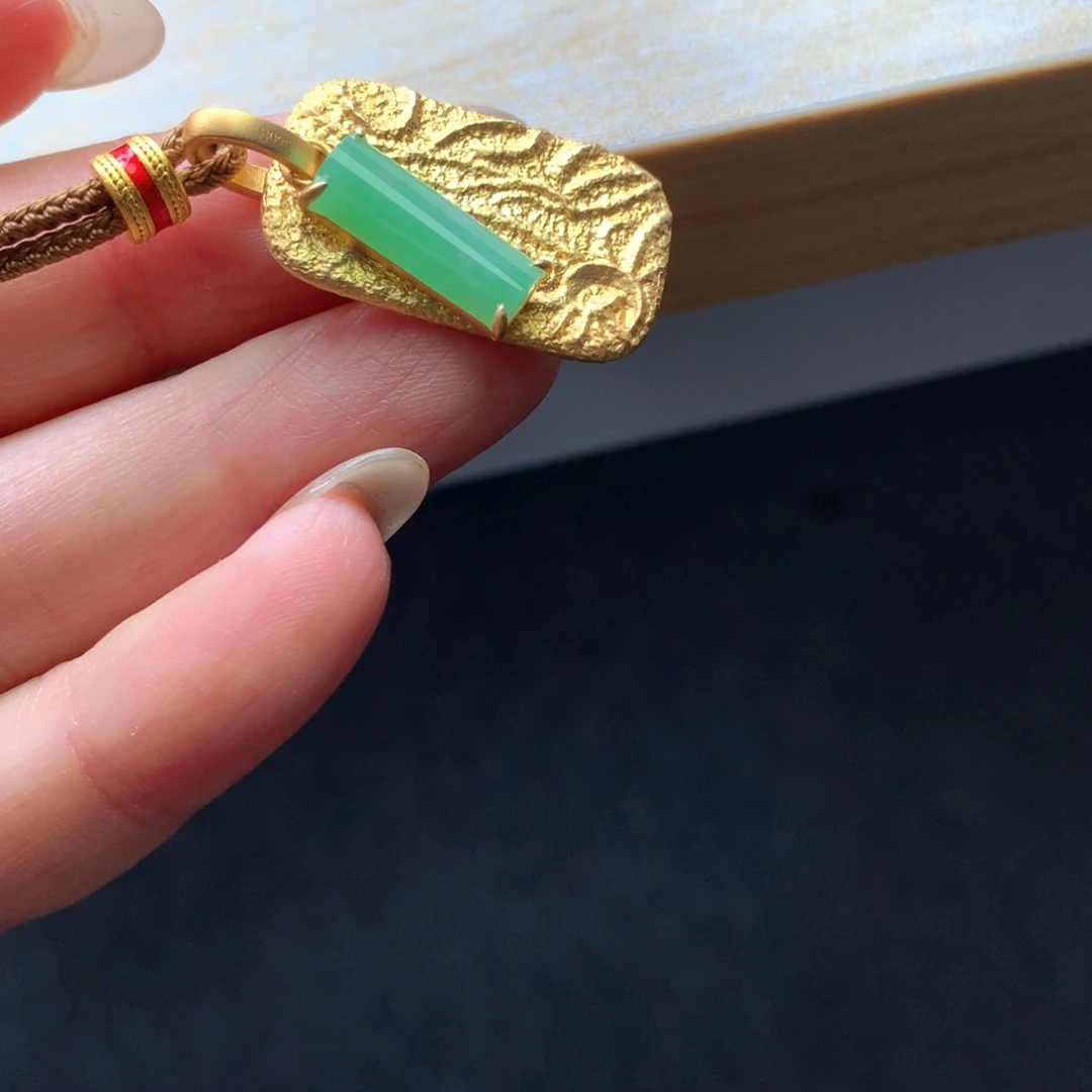 翡翠未镶嵌颈饰吊坠