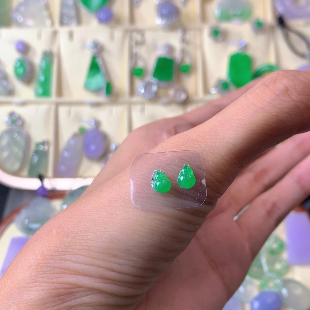 翡翠未镶嵌颈饰裸石