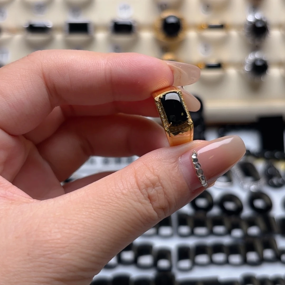 翡翠戒指18K金镶嵌缅甸翡翠