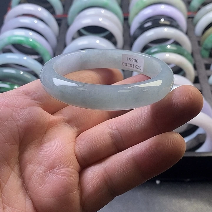 翡翠未镶嵌手镯1、正