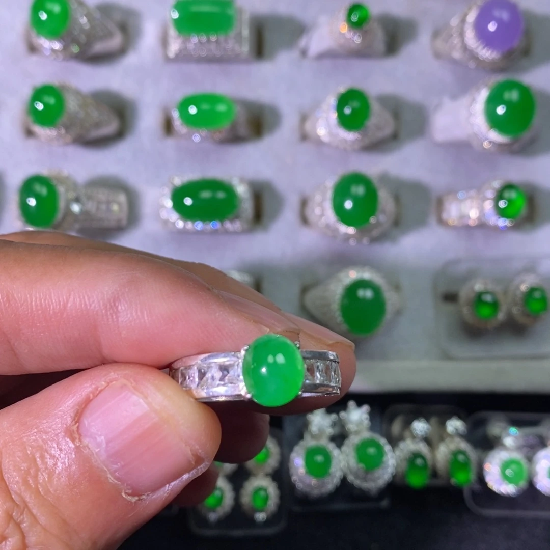 翡翠未镶嵌戒指戒指