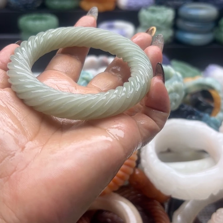 未镶嵌手镯石英岩玉凌*