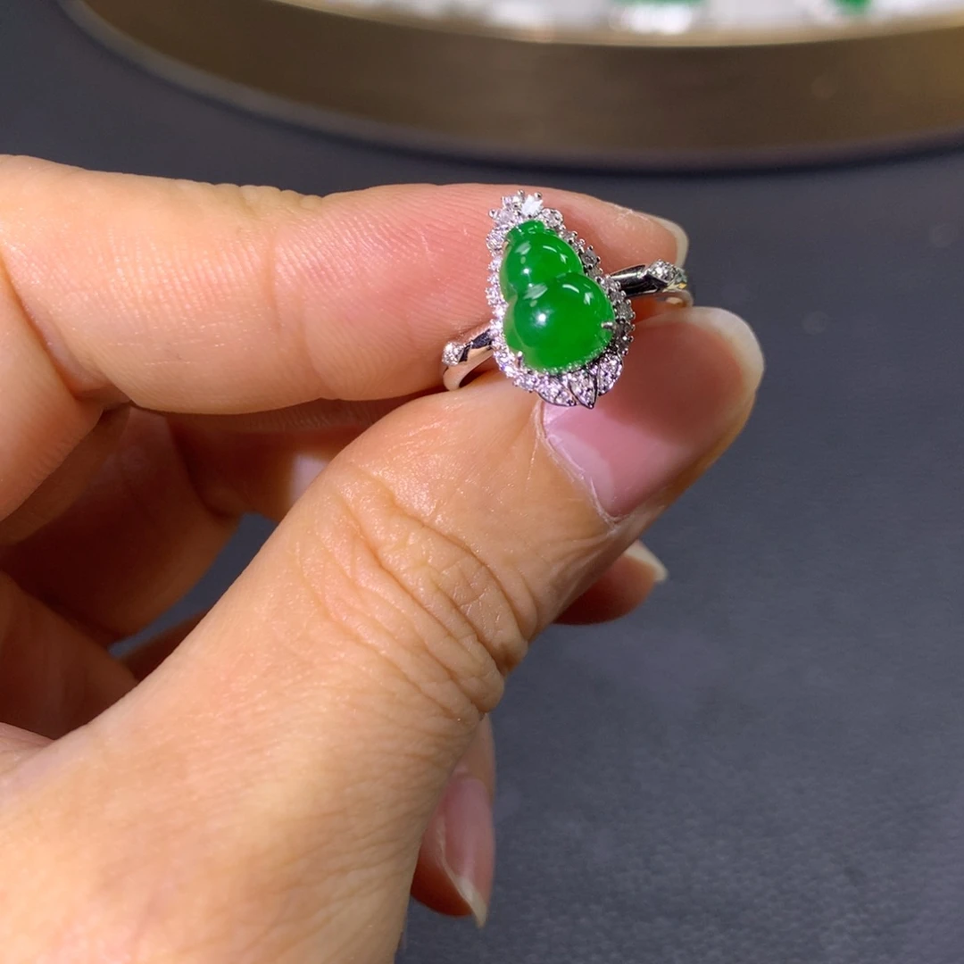 翡翠戒指18K金镶嵌翡翠