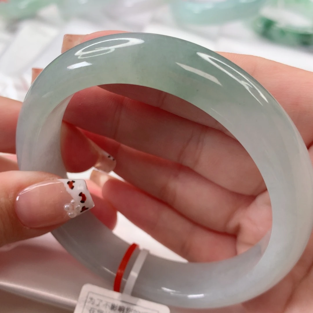 翡翠手镯未镶嵌60圈口半山半水